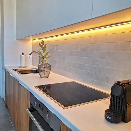 Stylish Center With Private Parking Скопье