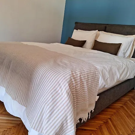 Stylish Center With Private Parking Апартаменты *